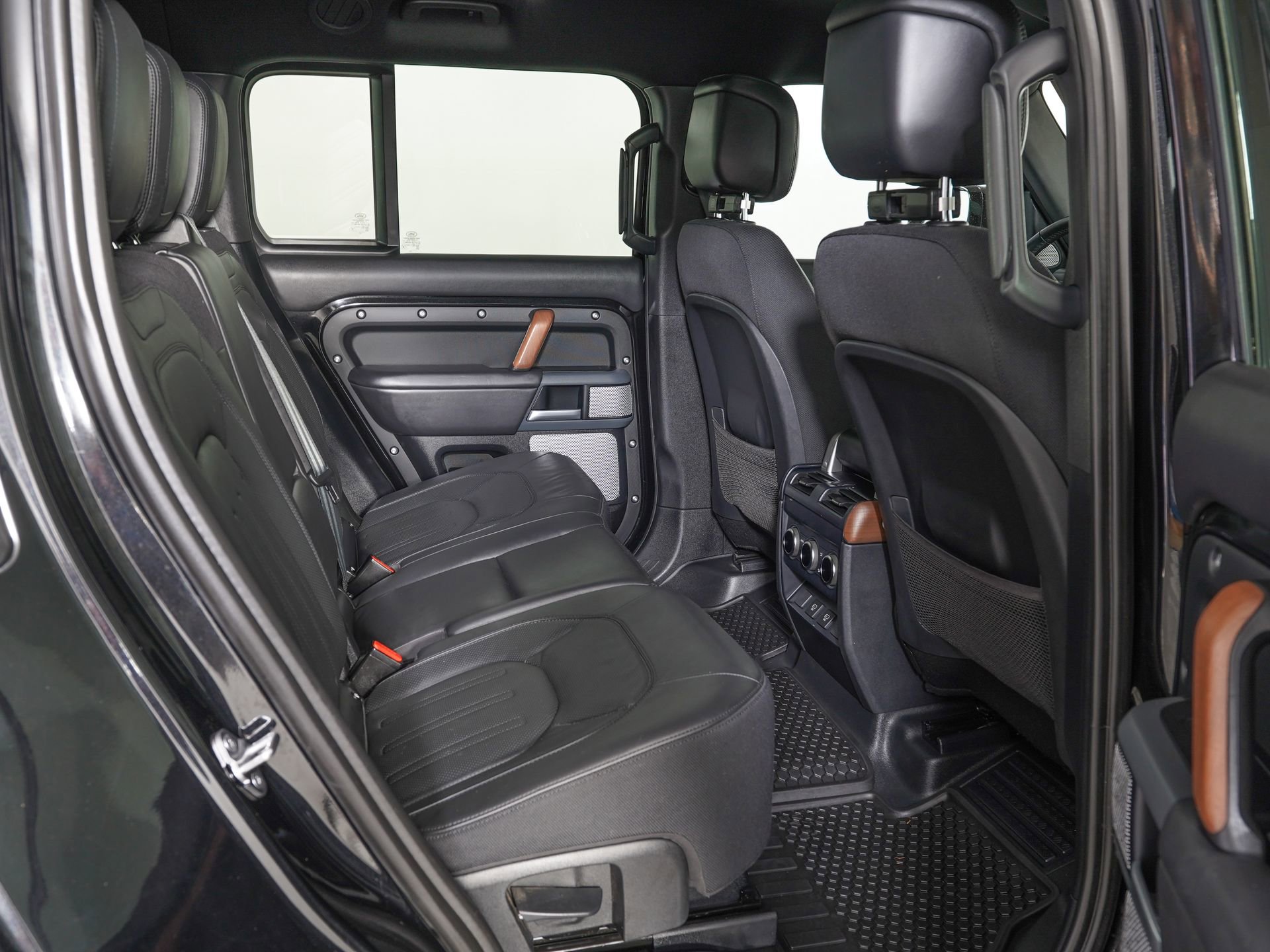 Used 2024 Land Rover Defender 130 X image 10