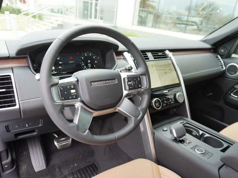 New 2024 Land Rover Discovery Dynamic SE AWD/4WD image 10