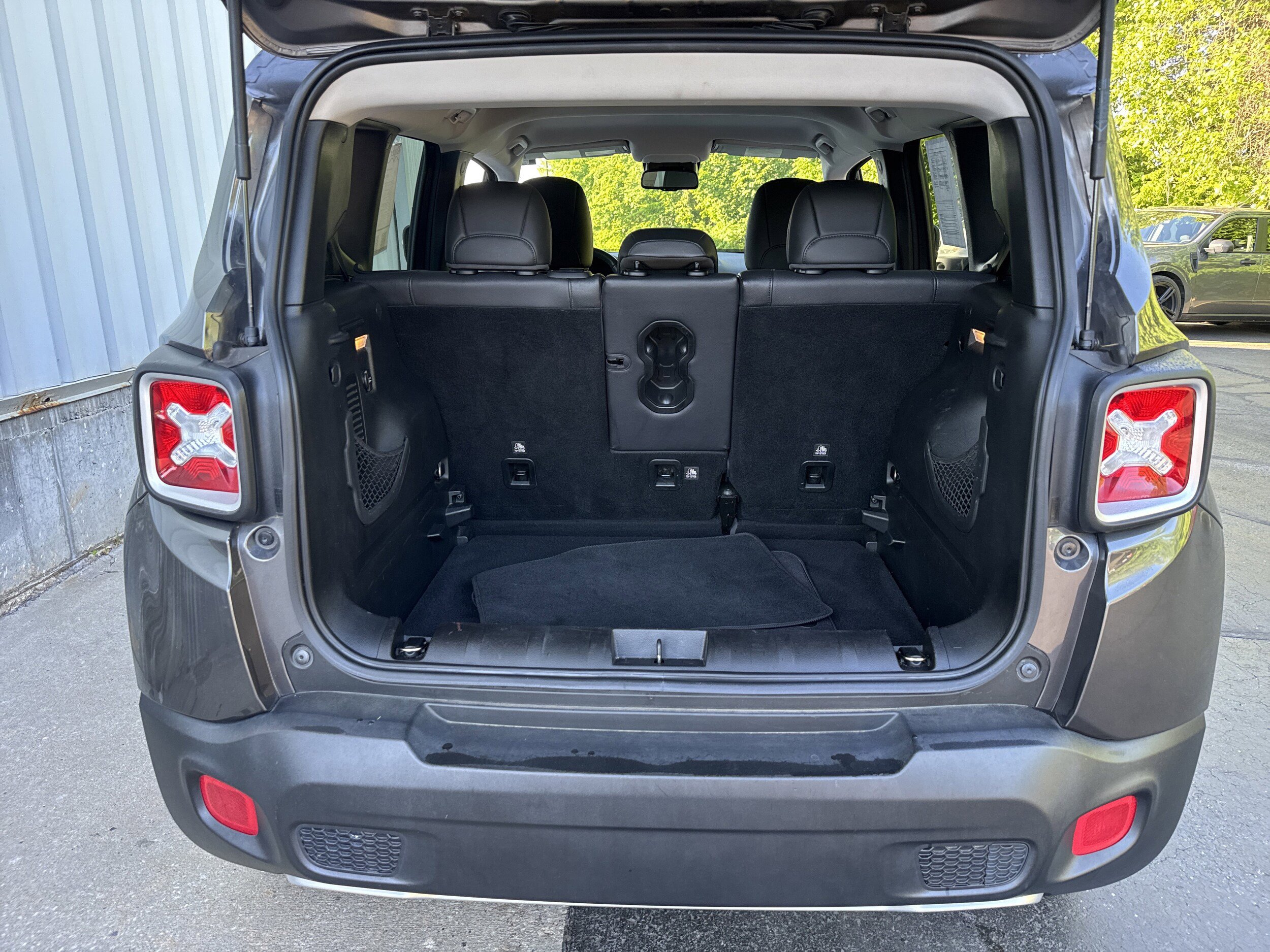 Used 2016 Jeep Renegade Limited AWD/4WD image 11
