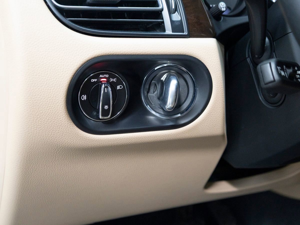 Certified 2025 Porsche Macan image 22