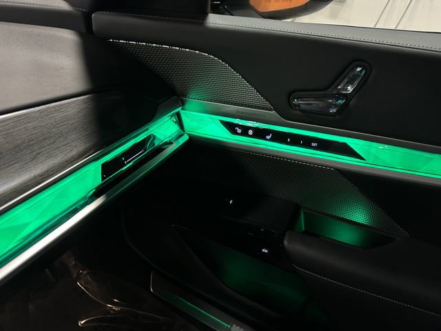 Used 2023 BMW 740i w/ Parking Assistance Package image 57