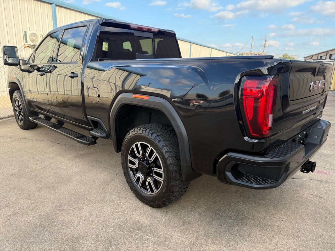 Used 2020 GMC Sierra 2500 AT4 w/ AT4 Premium Package image 12