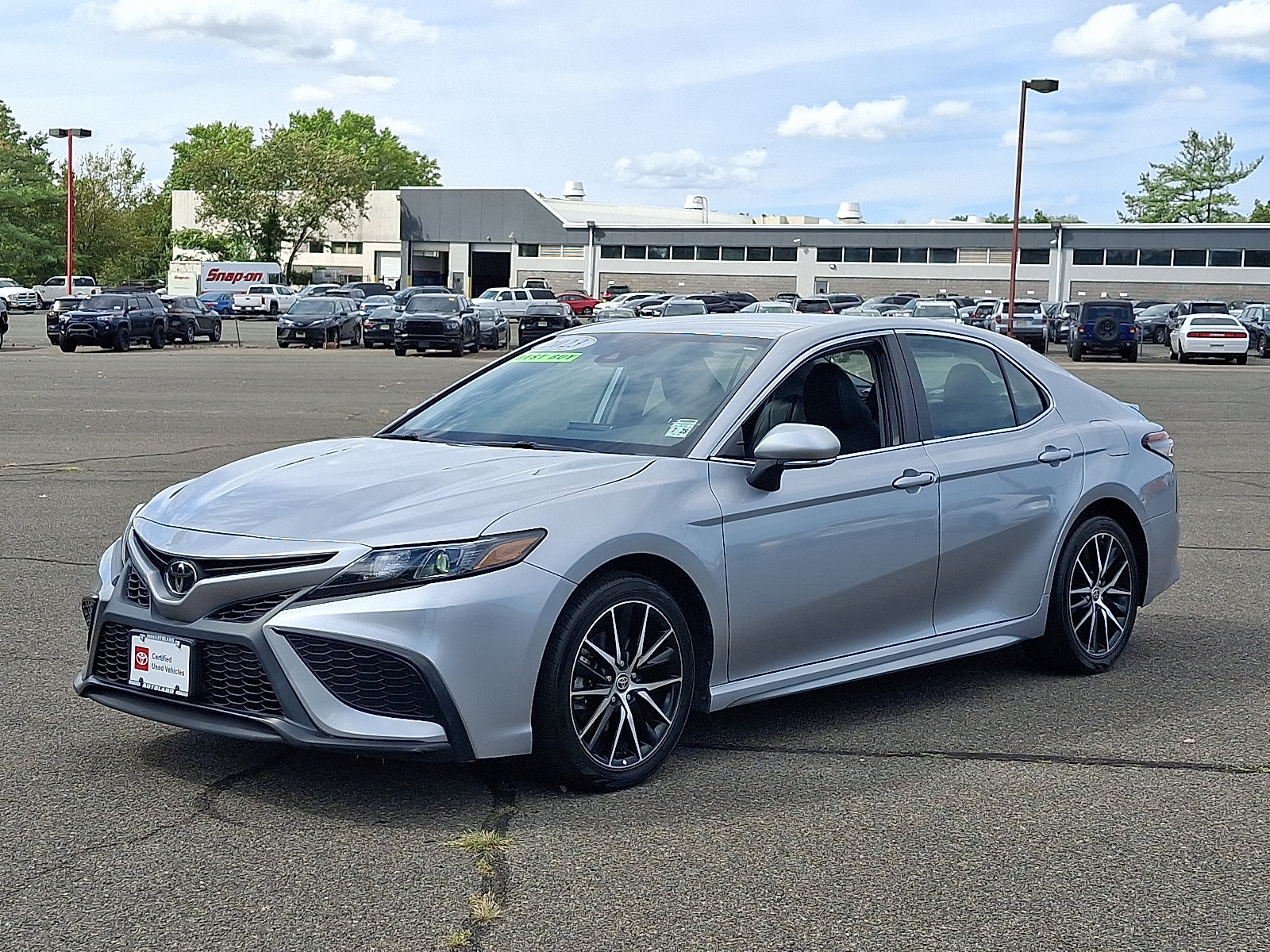 Certified 2023 Toyota Camry SE FWD image 3