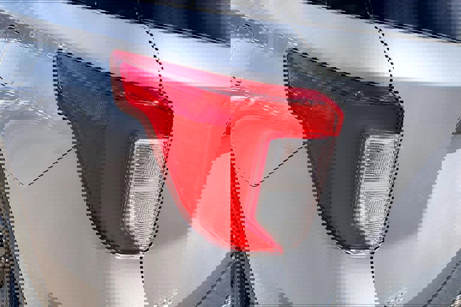 Used 2022 Ford Explorer XLT w/ Equipment Group 202A image 29