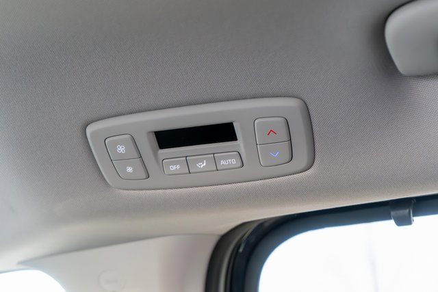 Used 2025 Kia Carnival EX image 16