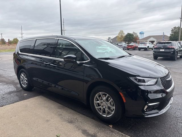 New 2026 Chrysler Pacifica Select image 7