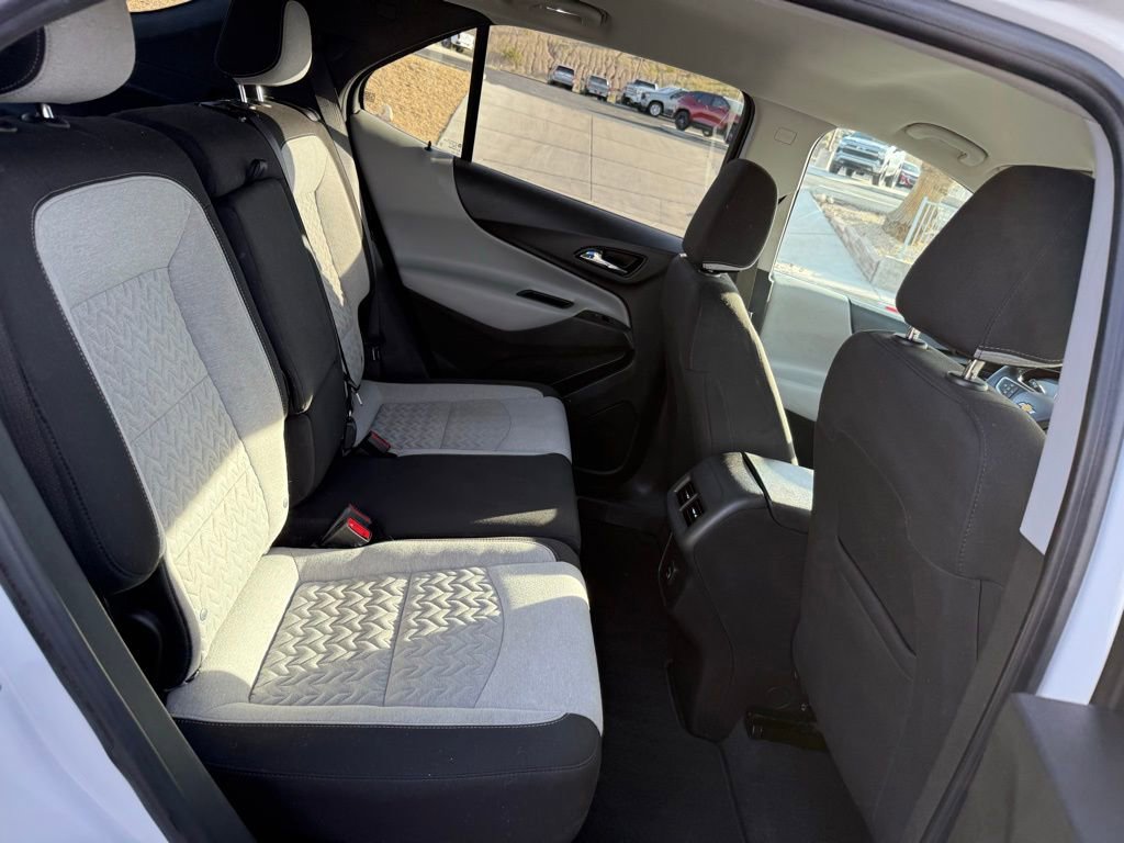 Used 2022 Chevrolet Equinox LT w/ Driver Convenience Package image 11