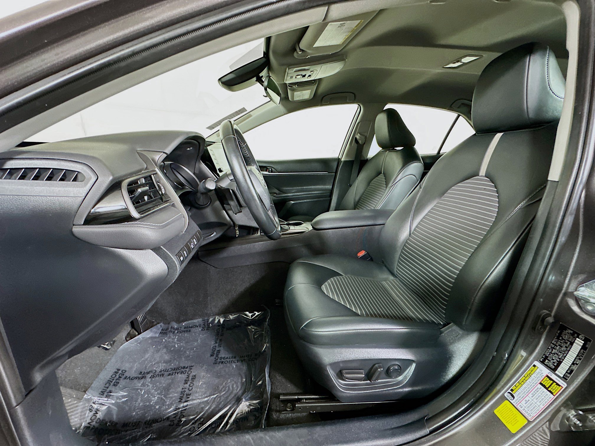 Used 2024 Toyota Camry SE image 12