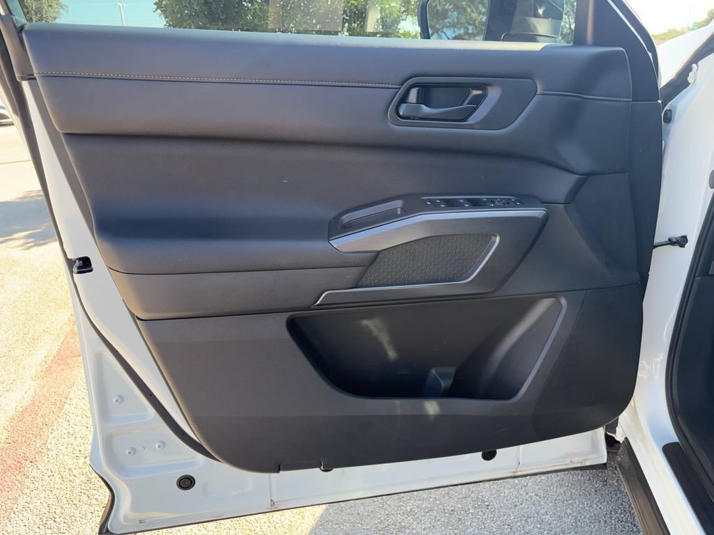 Used 2026 Nissan Pathfinder S FWD image 16