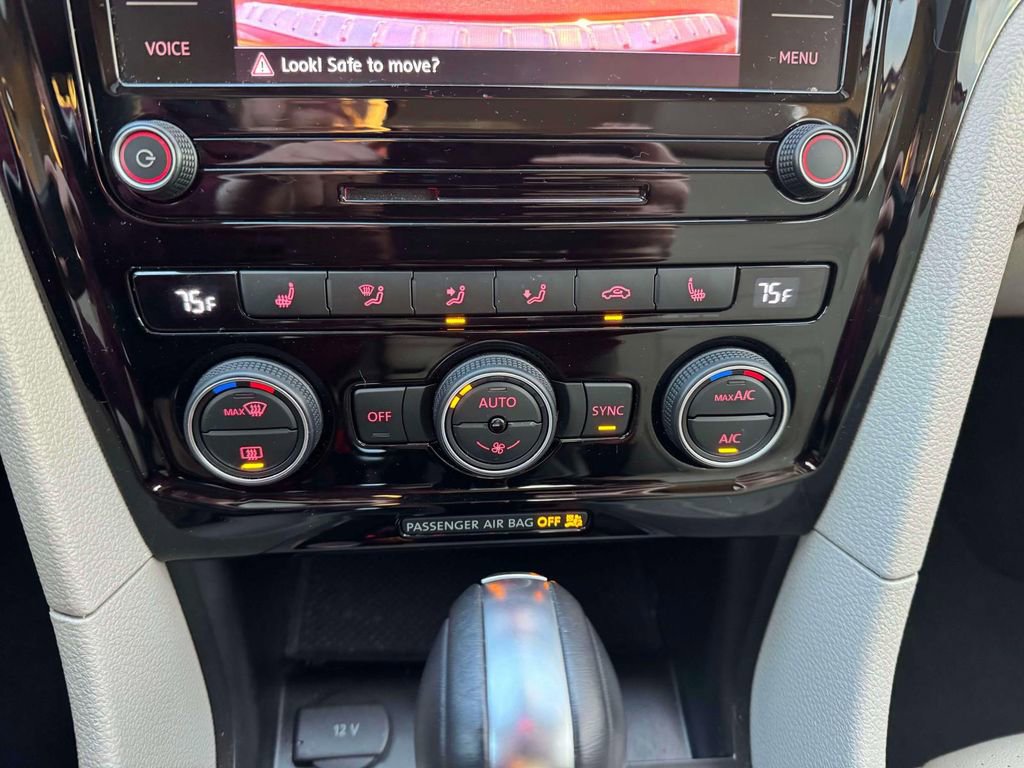 Used 2022 Volkswagen Passat 2.0T SE image 29