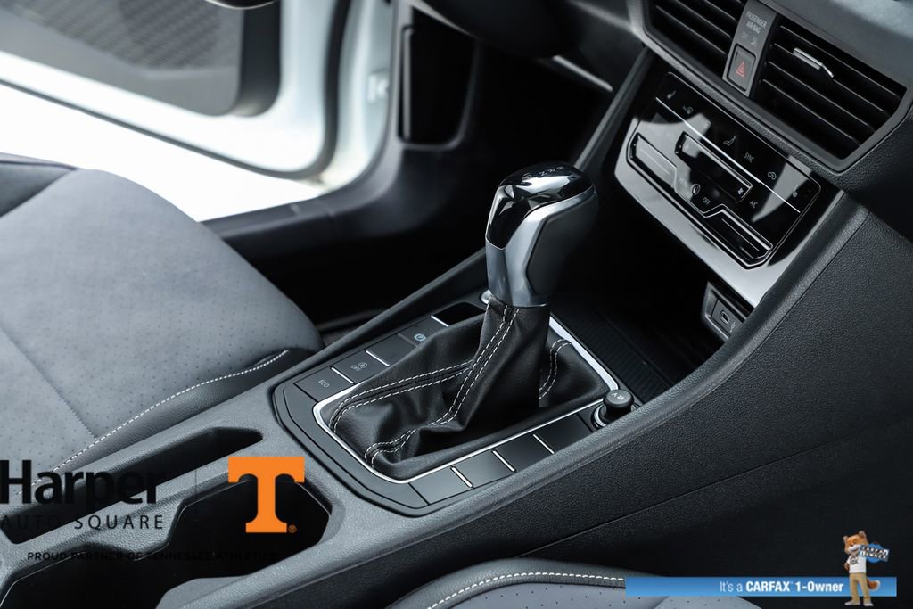 Used 2025 Volkswagen Jetta SE w/ Sunroof Package image 33