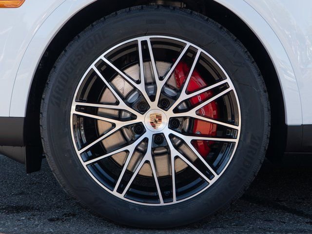 New 2026 Porsche Cayenne S image 12