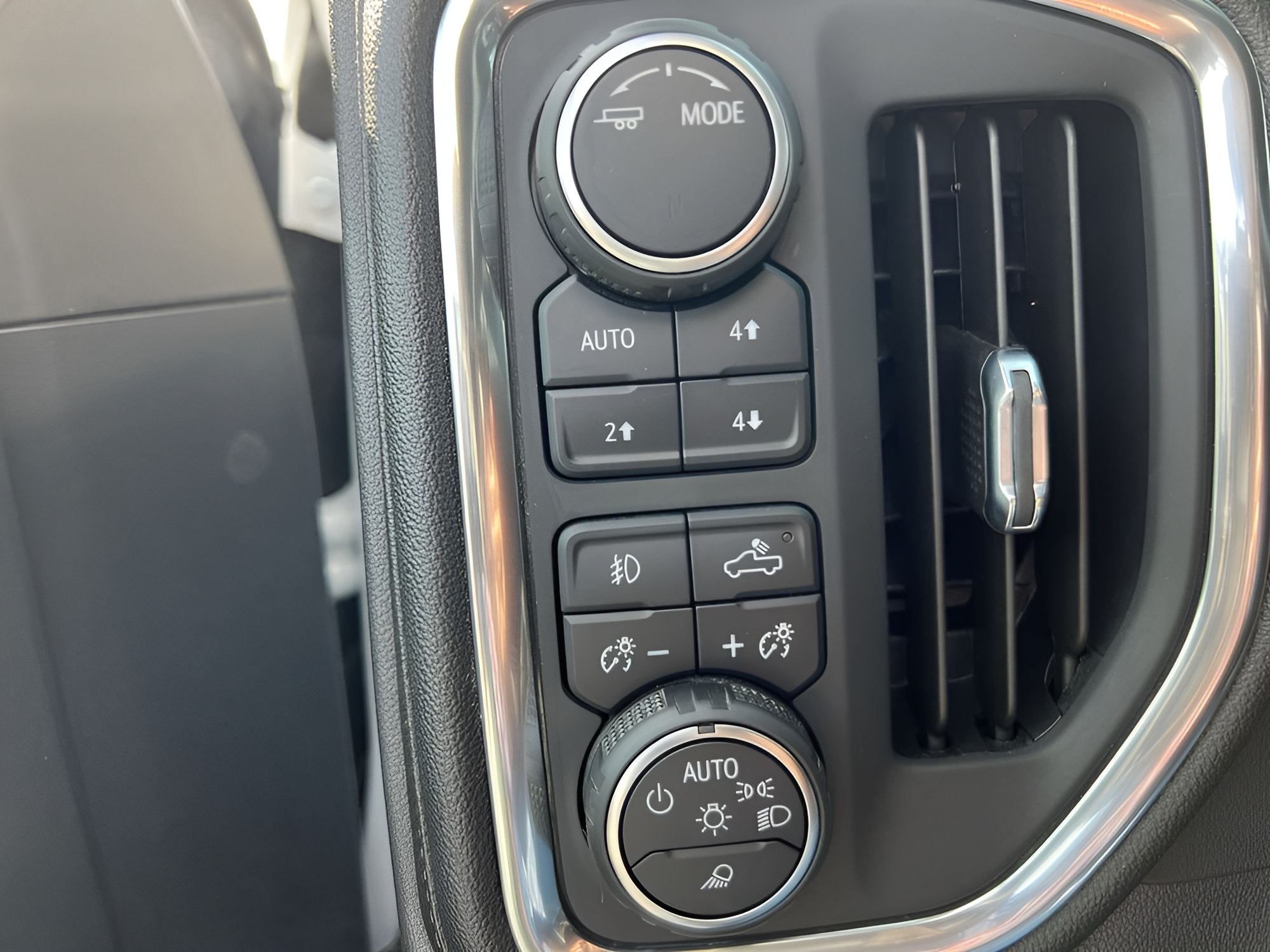 Certified 2022 Chevrolet Silverado 1500 LTZ AWD/4WD image 18
