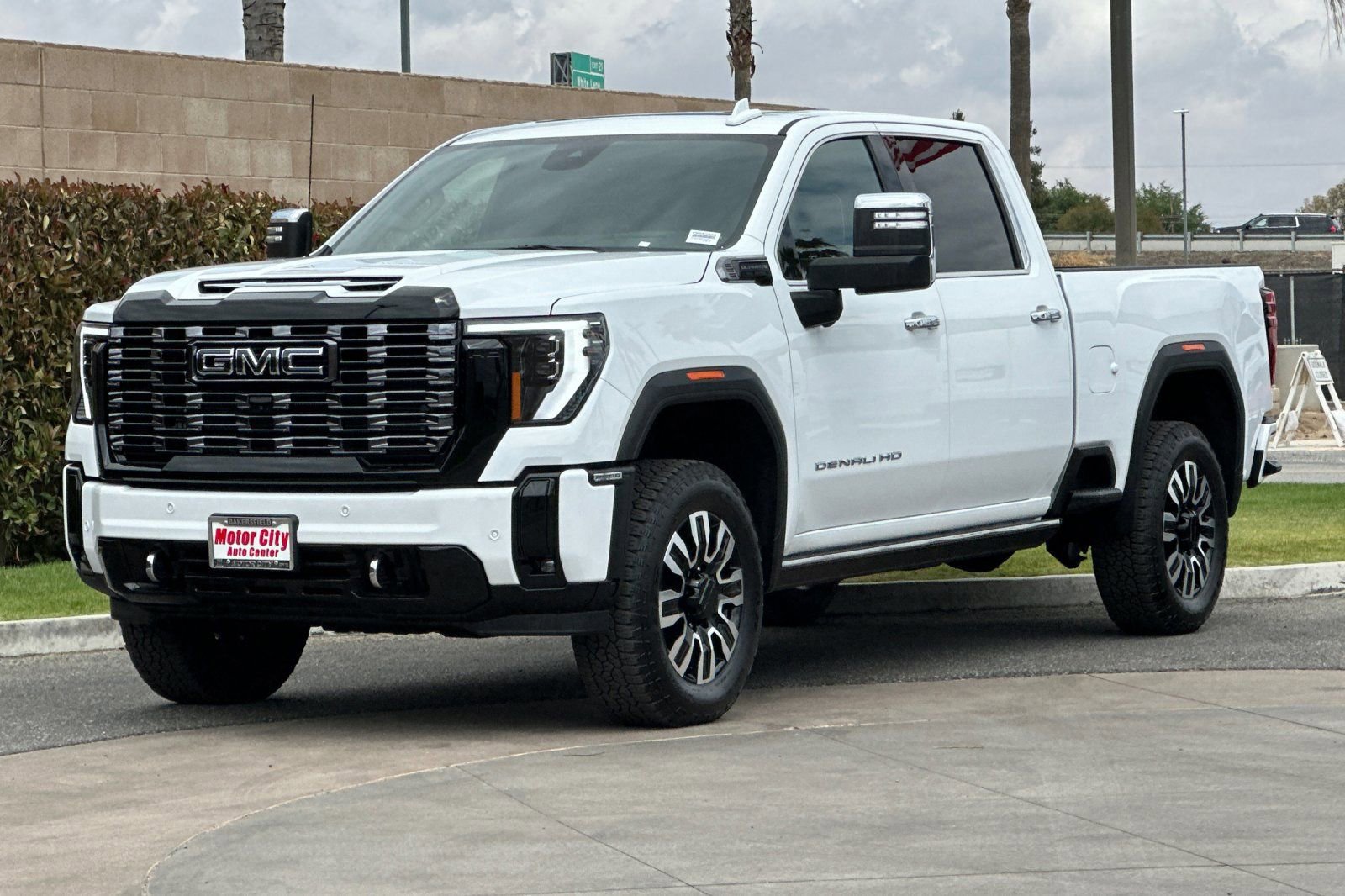 Certified 2025 GMC Sierra 2500 Denali Ultimate AWD/4WD image 8