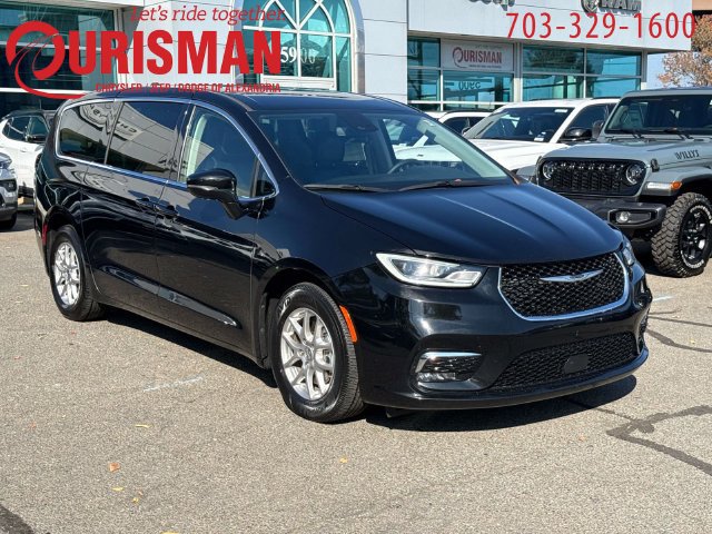 Used 2024 Chrysler Pacifica Touring-L FWD image 1