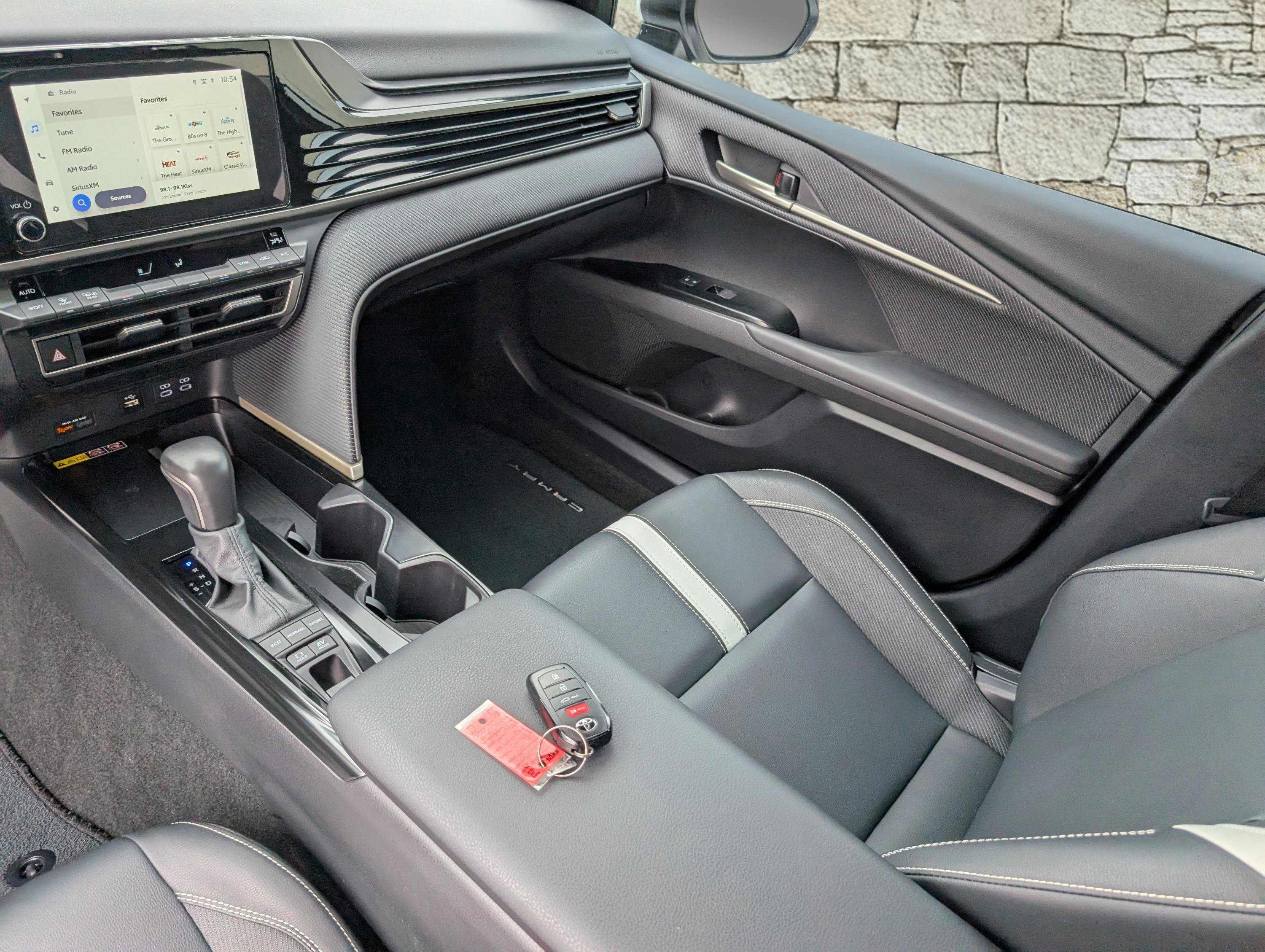 Used 2025 Toyota Camry SE image 17