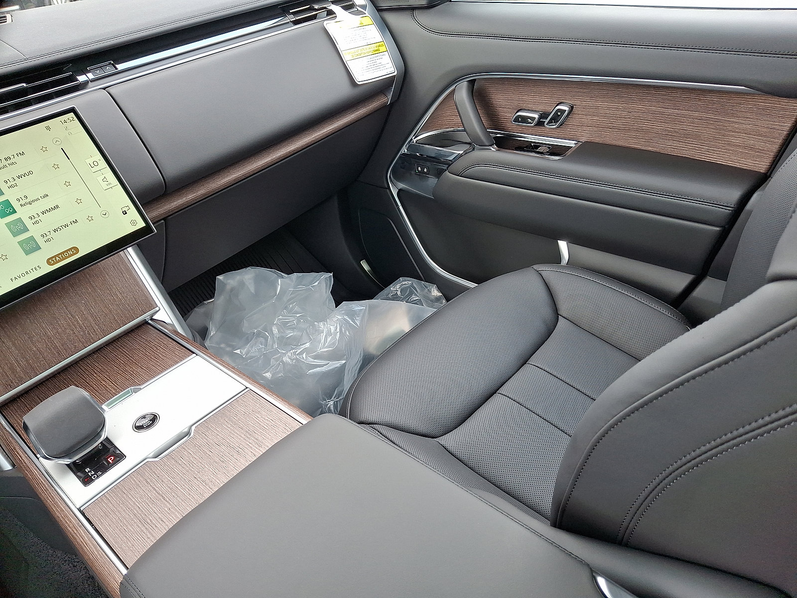 New 2025 Land Rover Range Rover SE image 14