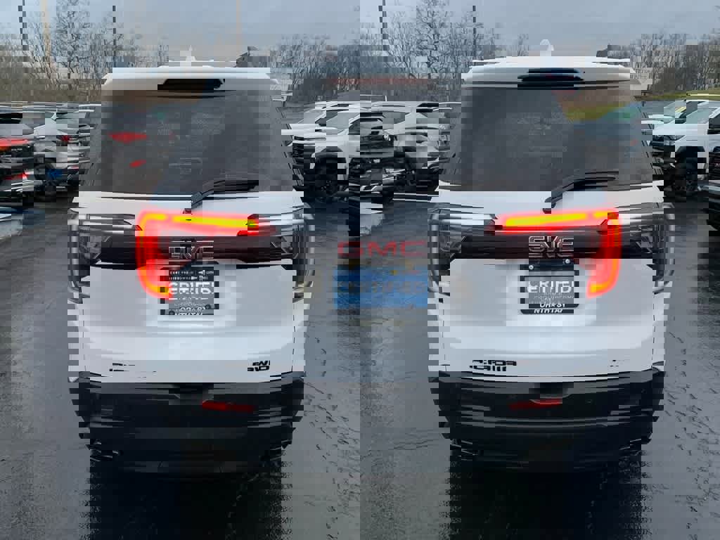 Certified 2023 GMC Acadia SLE w/ Driver Convenience Package image 4