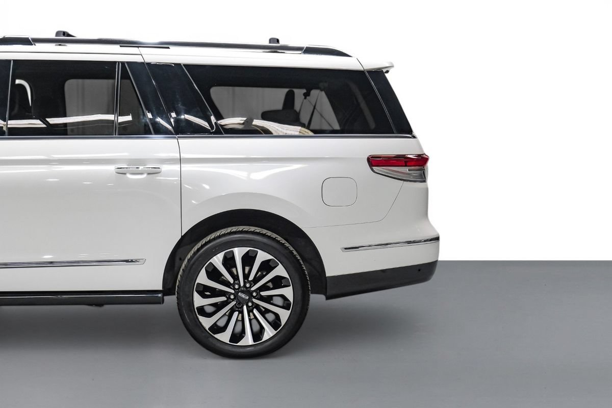 Used 2022 Lincoln Navigator L Reserve AWD/4WD image 11