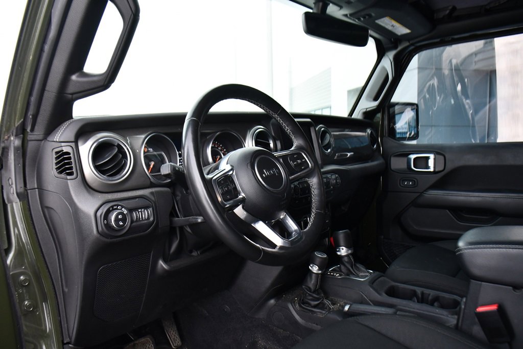 Used 2022 Jeep Gladiator Overland w/ Cold Weather Group image 11