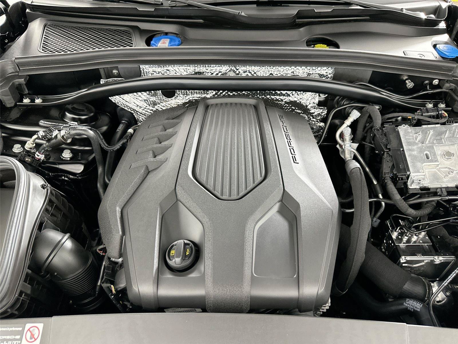 Certified 2026 Porsche Macan Turbo AWD/4WD image 37