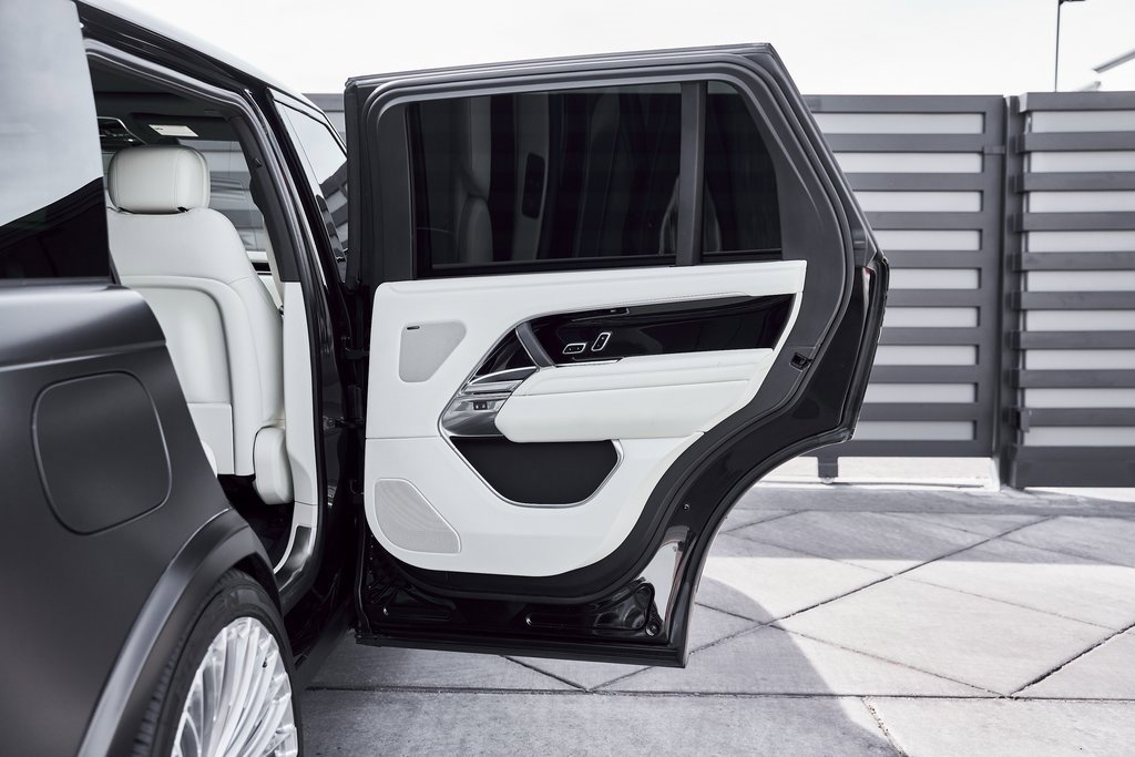 Used 2024 Land Rover Range Rover Long Wheelbase SE image 32