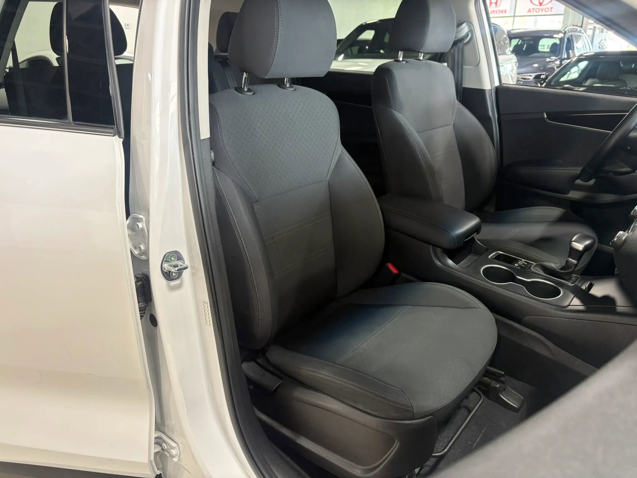 Used 2020 Kia Sorento LX w/ LX I4 Convenience Package image 5