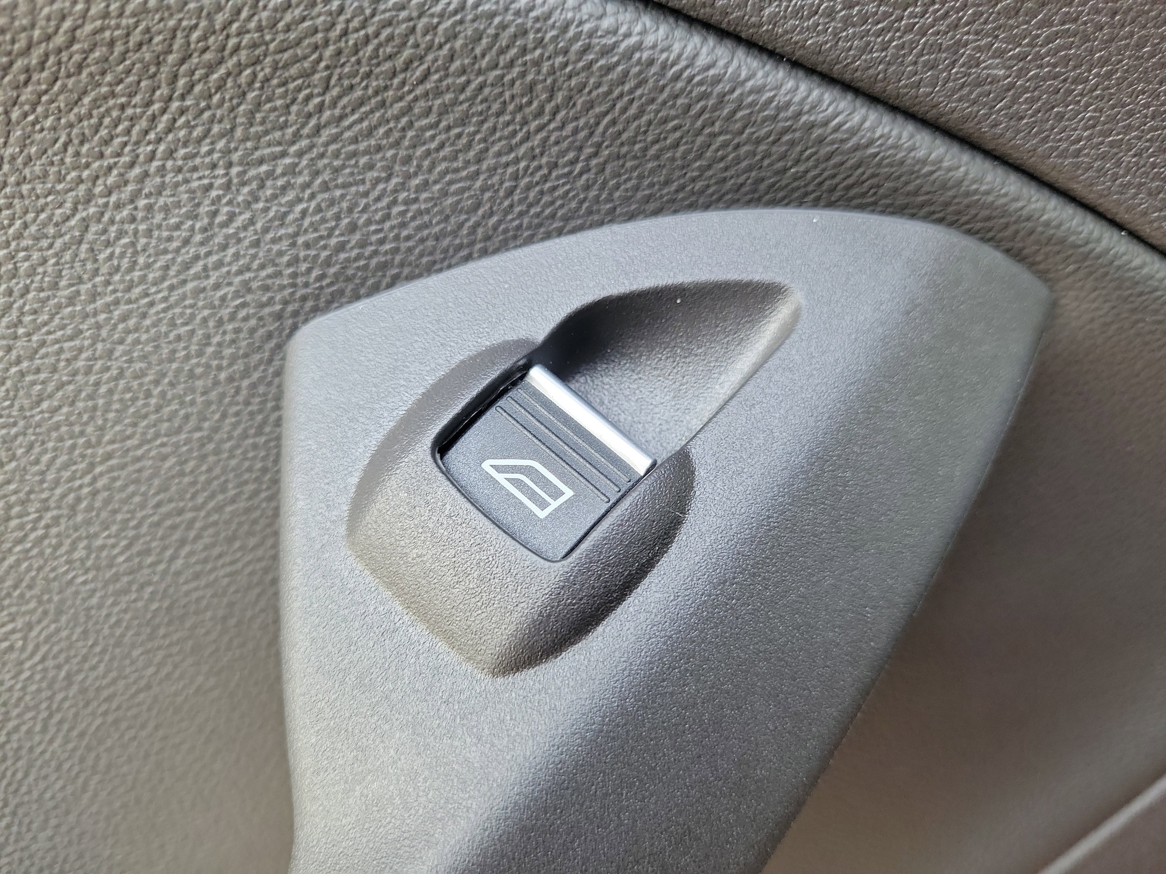 Used 2016 Ford Escape Titanium AWD/4WD image 18