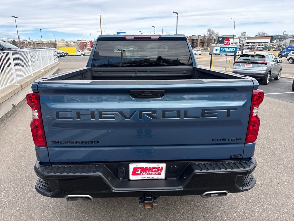 Used 2024 Chevrolet Silverado 1500 Custom Trail Boss w/ LPO, Dark Essentials Package image 4