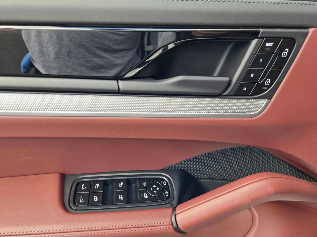 New 2026 Porsche Cayenne S image 21