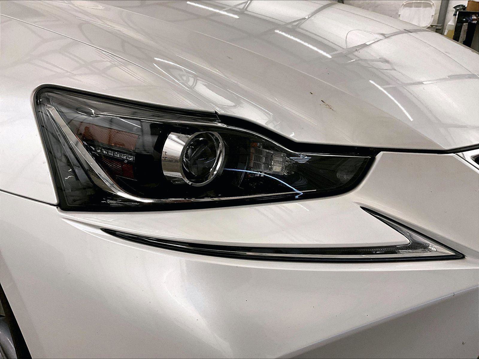 Used 2018 Lexus IS 300 AWD image 27