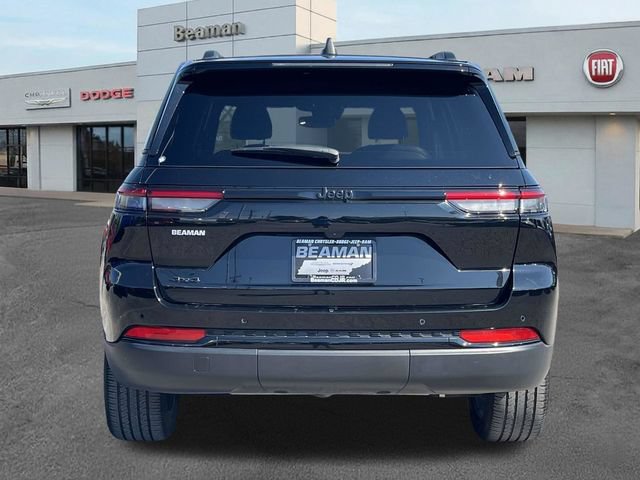 Used 2024 Jeep Grand Cherokee Altitude AWD/4WD image 6
