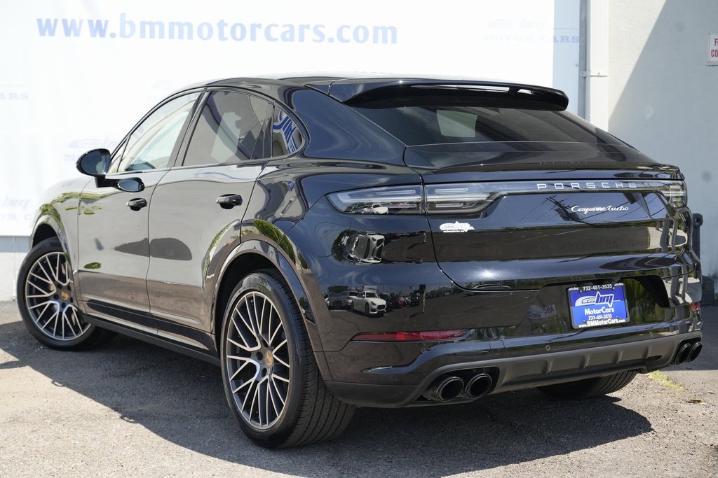 Used 2022 Porsche Cayenne Turbo image 4