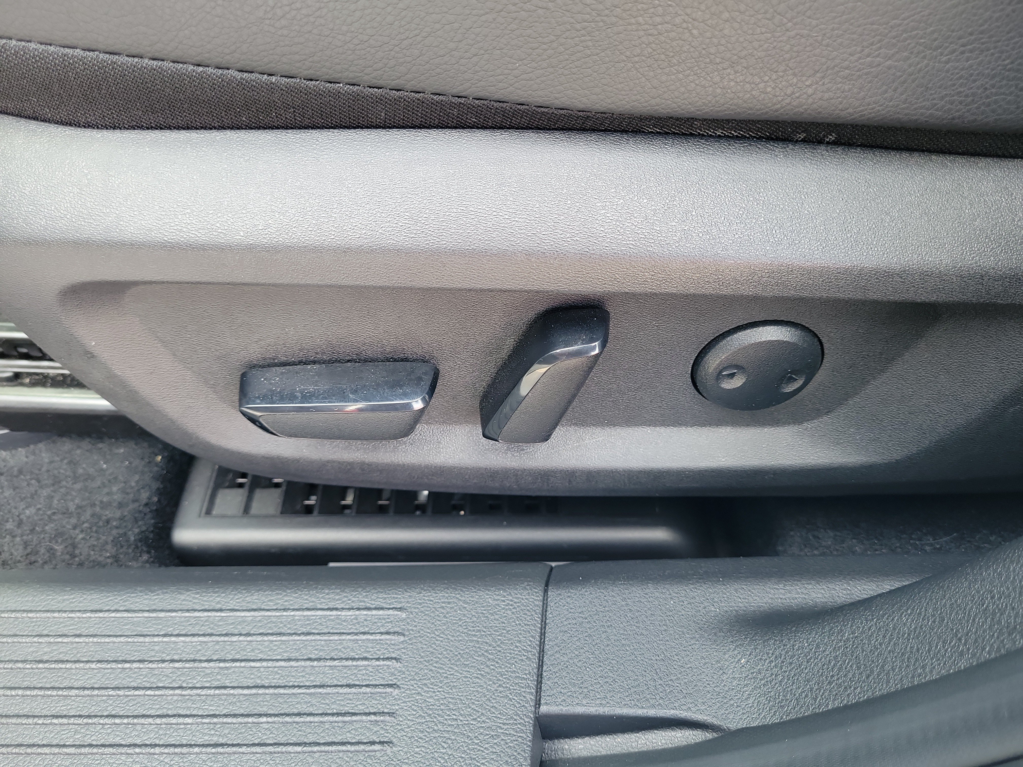 Certified 2024 Nissan Rogue SL w/ SL Premium Package FWD image 15