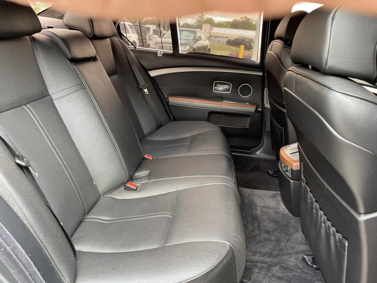 Used 2007 BMW 750i image 31