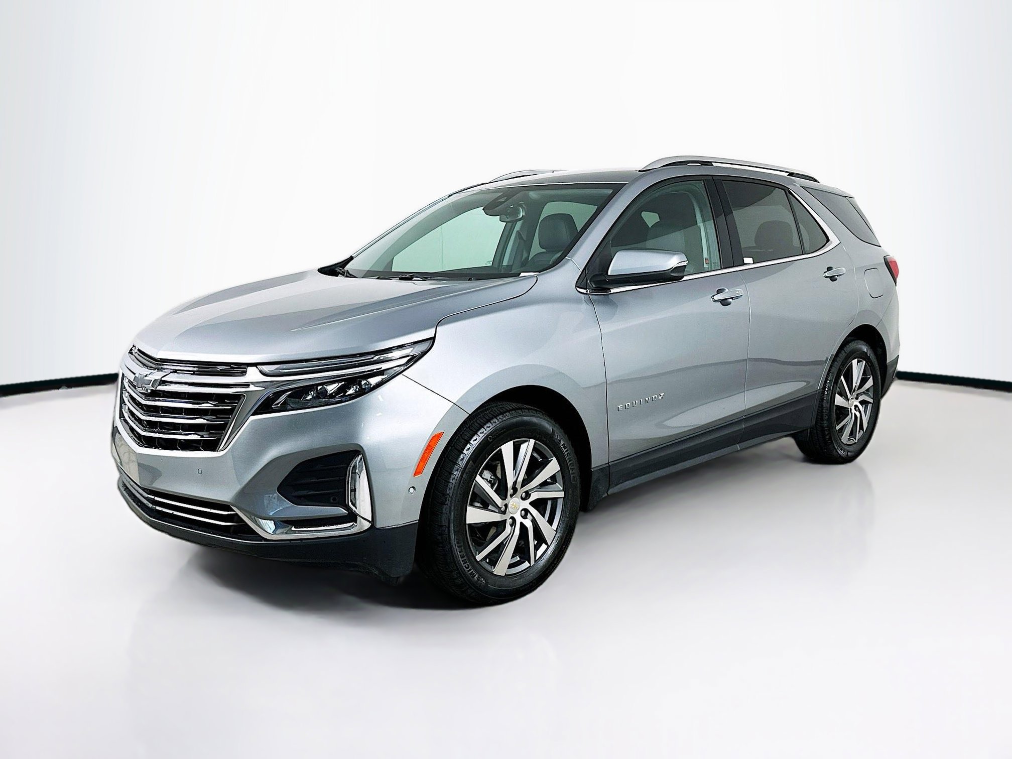 Used 2024 Chevrolet Equinox Premier image 3