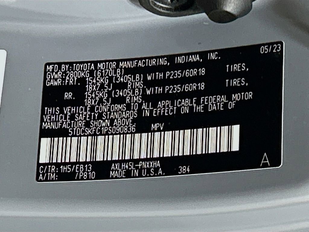 Used 2023 Toyota Sienna XLE Woodland Edition image 33