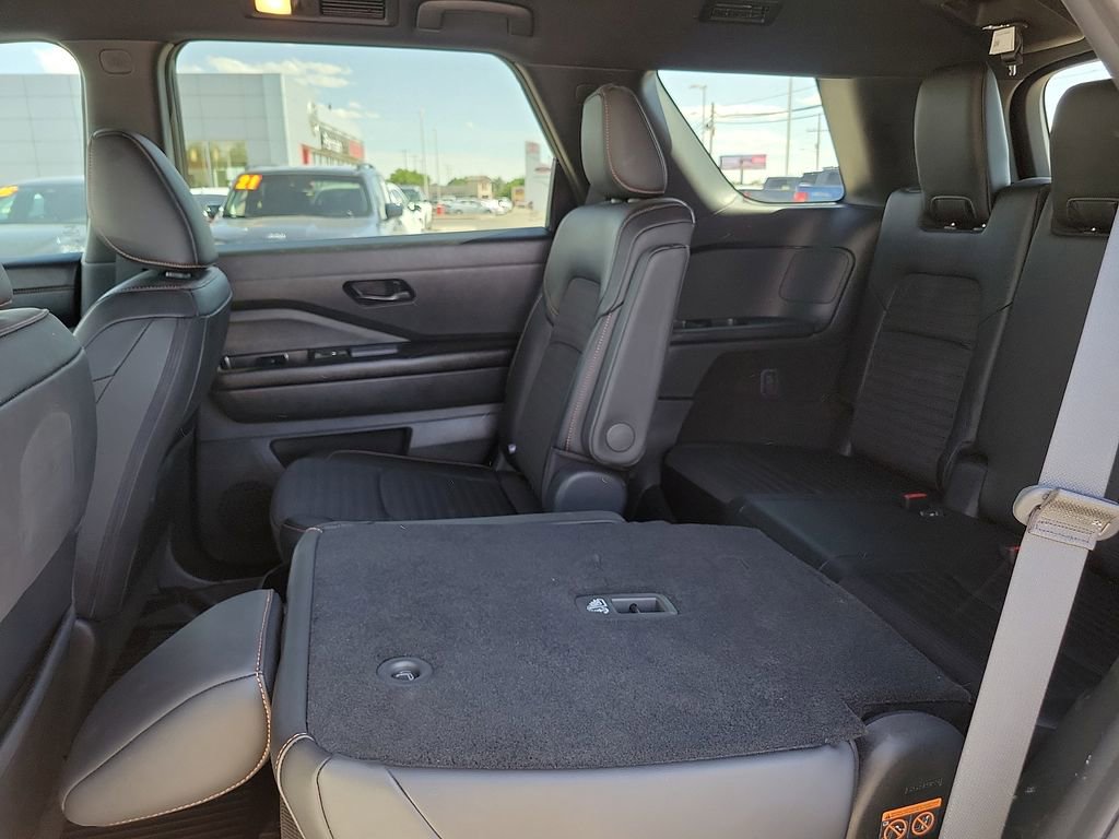 Used 2024 Nissan Pathfinder Rock Creek AWD/4WD image 16