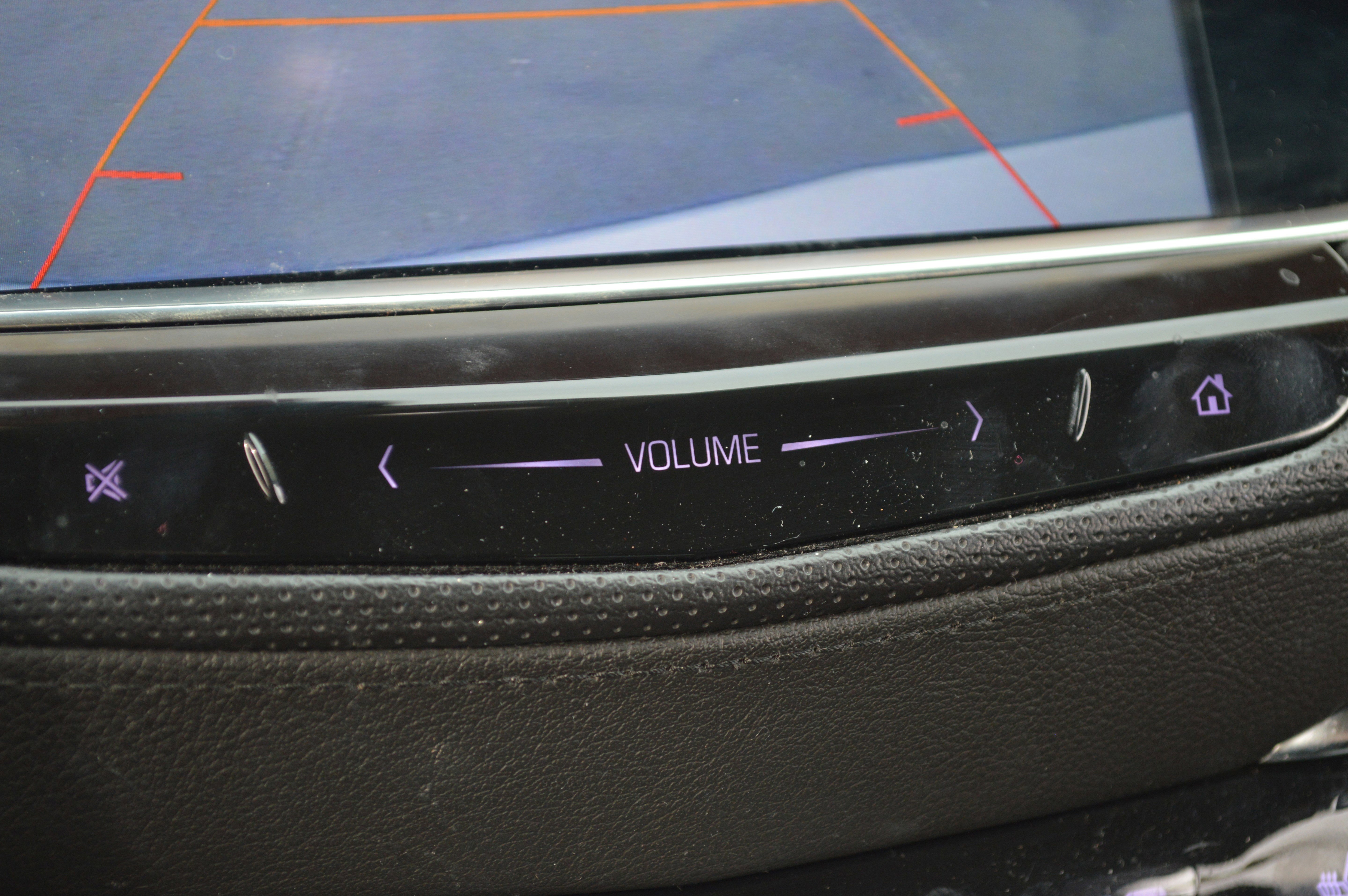 Used 2017 Cadillac XT5 Luxury w/ Driver Awareness Package image 23