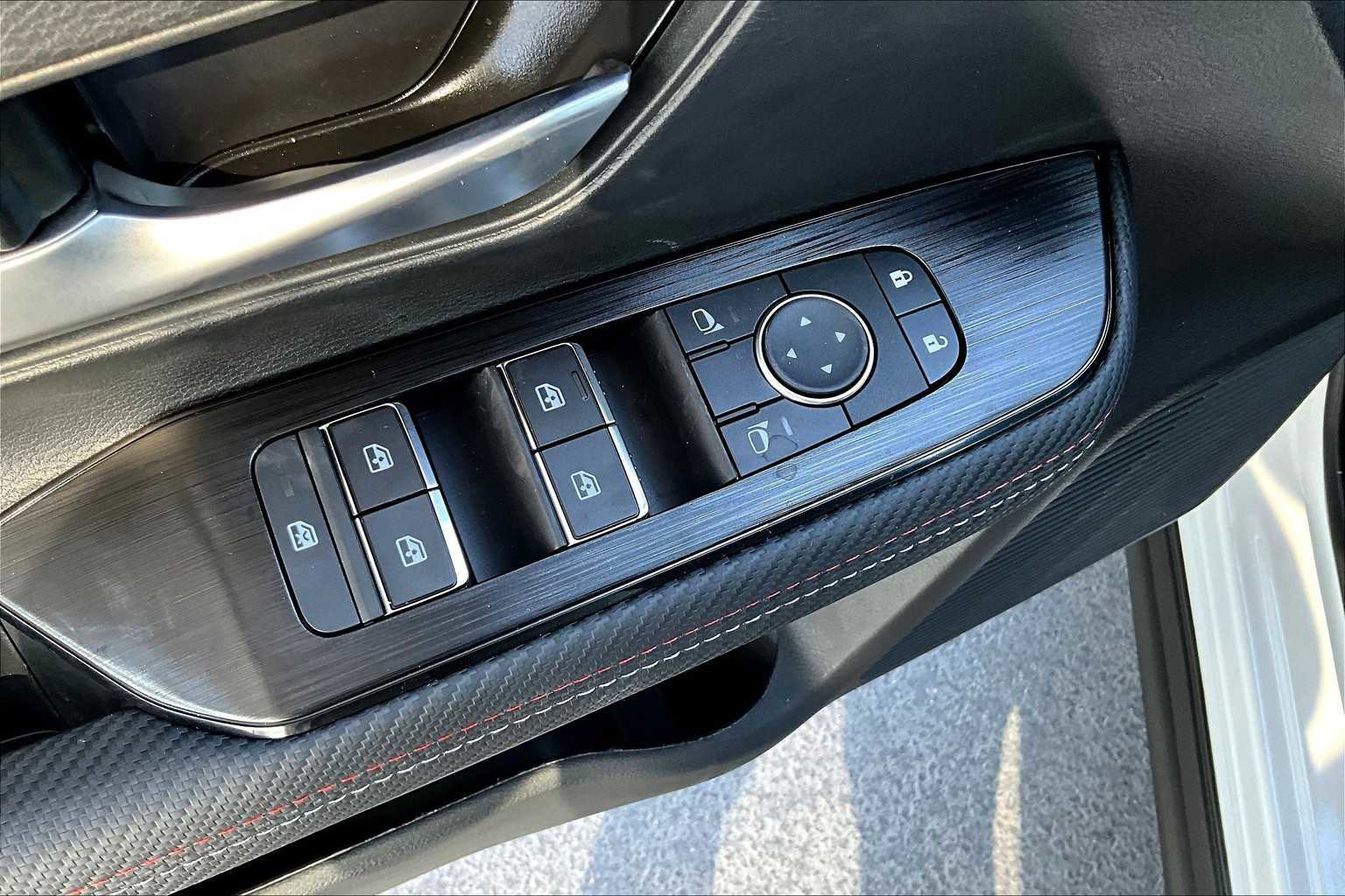 New 2026 Nissan Kicks SR image 19