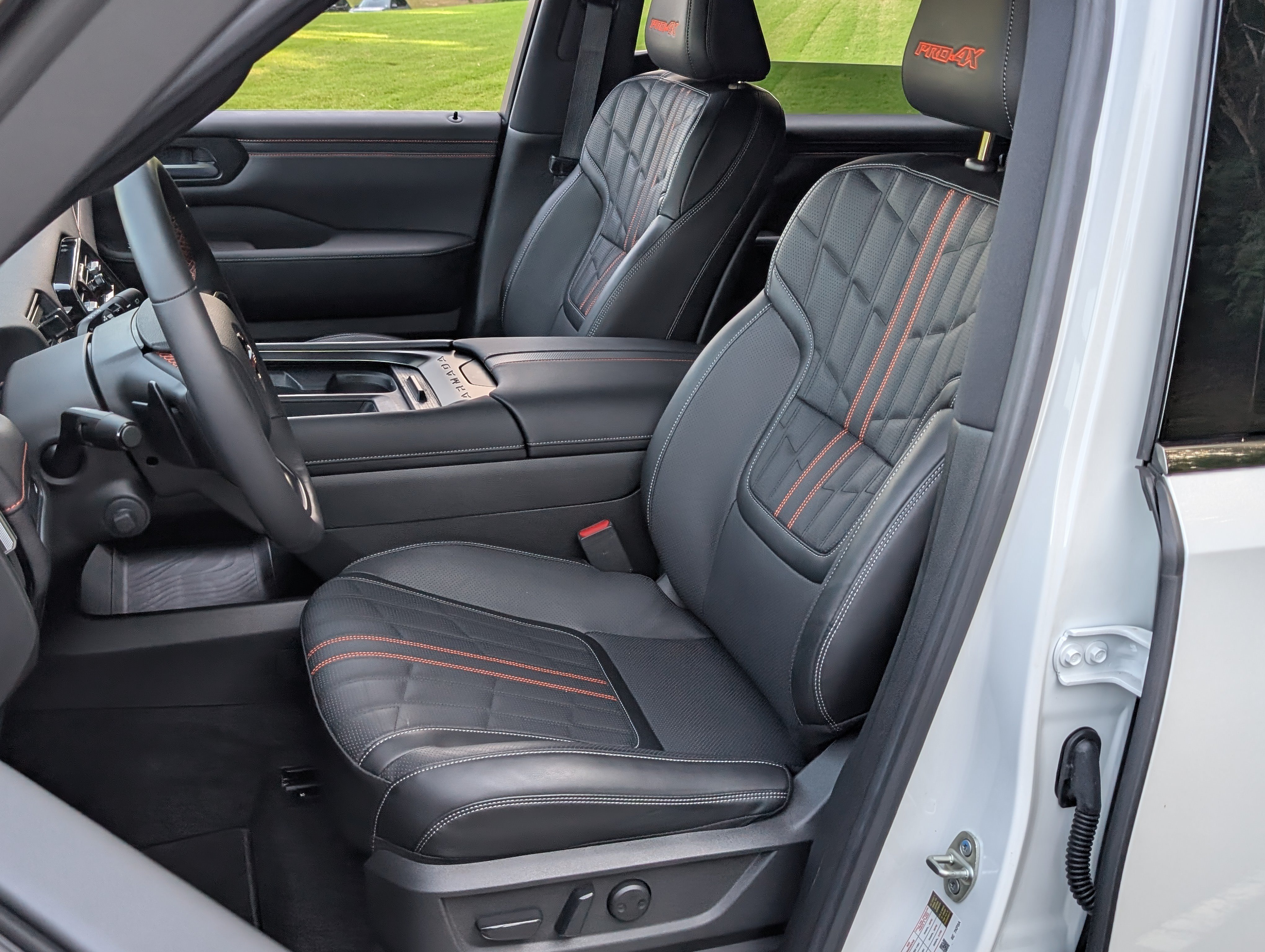 Used 2026 Nissan Armada PRO-4X w/ Captain's Chari Seat Package AWD/4WD image 16