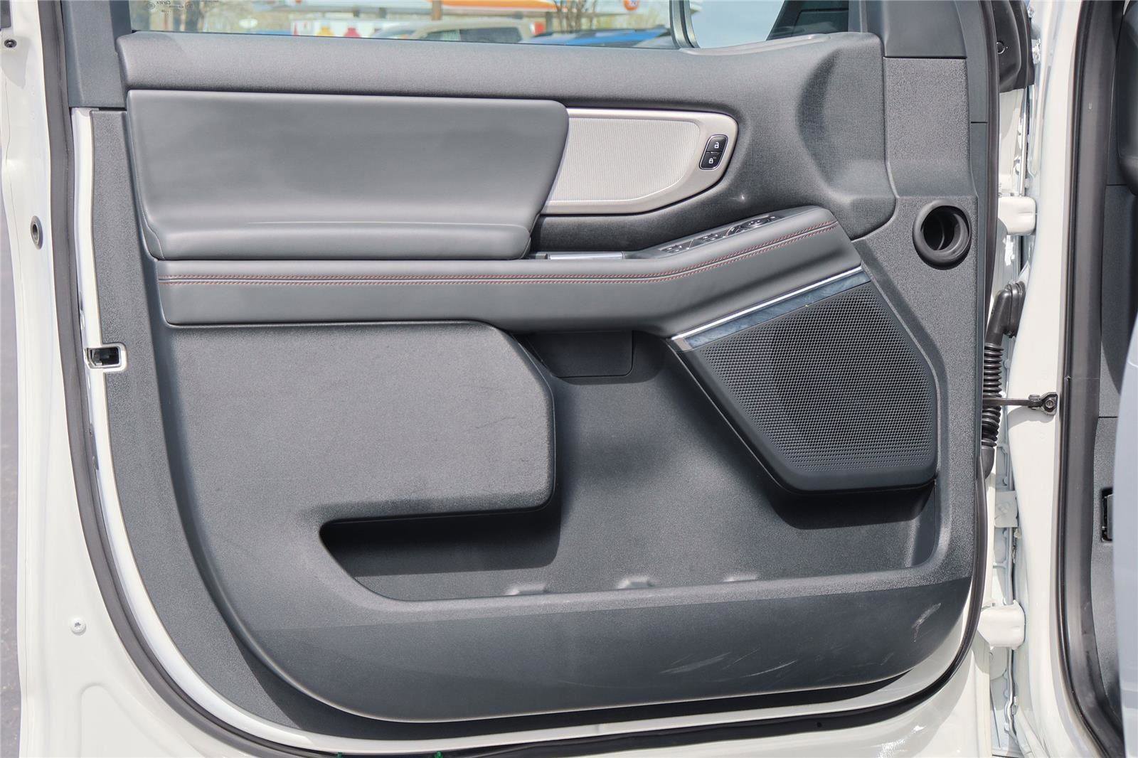 Used 2025 Ford Expedition Active image 10