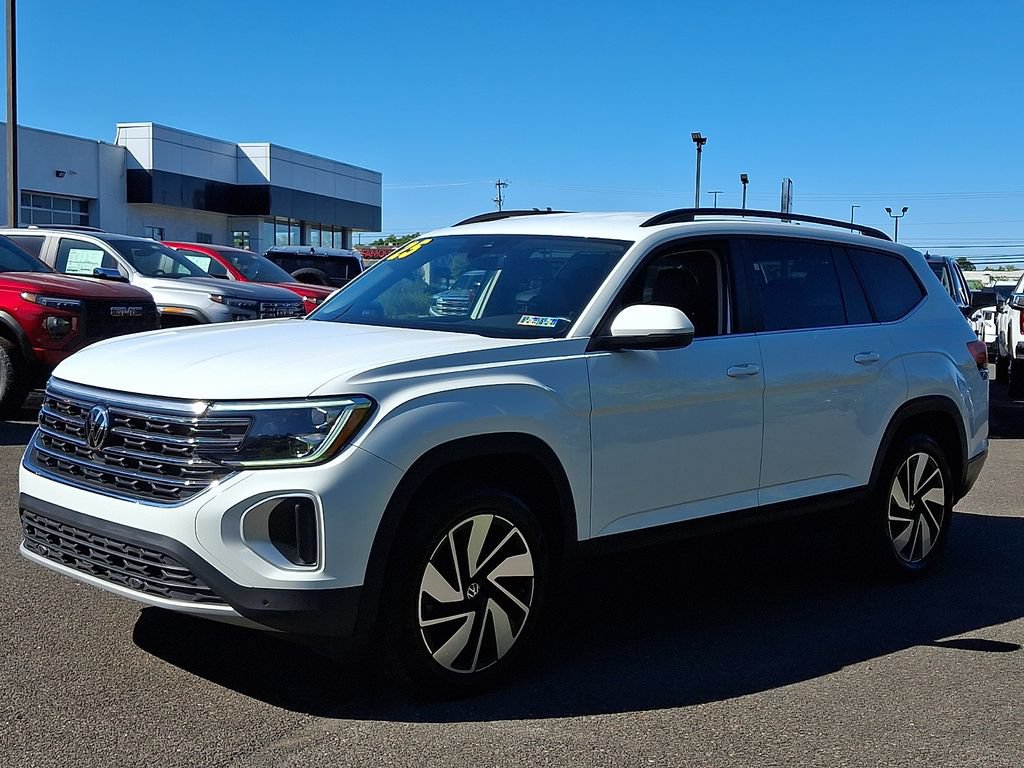 Used 2025 Volkswagen Atlas SE AWD/4WD image 3