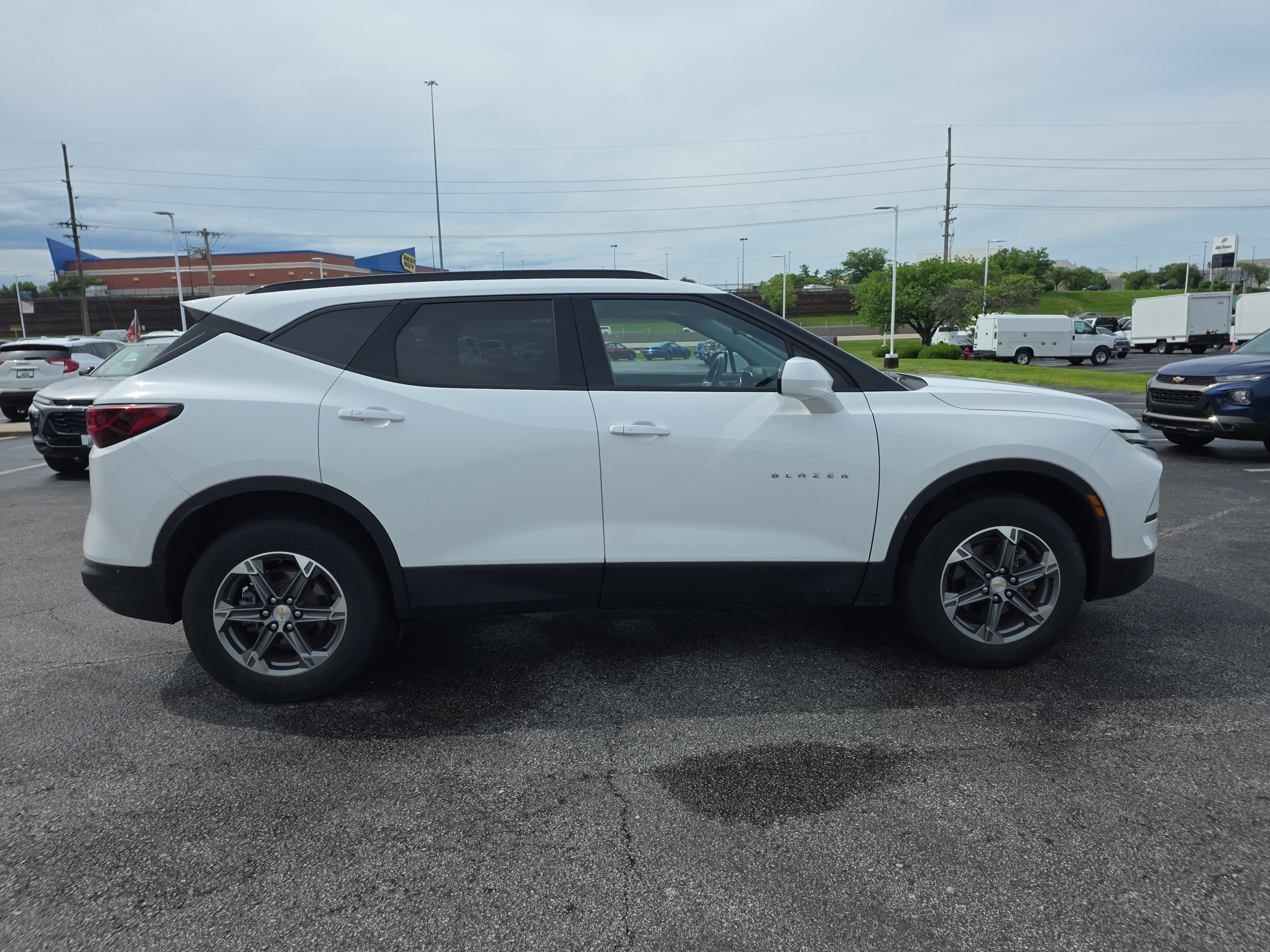 Used 2024 Chevrolet Blazer LT w/ Convenience Package FWD image 2
