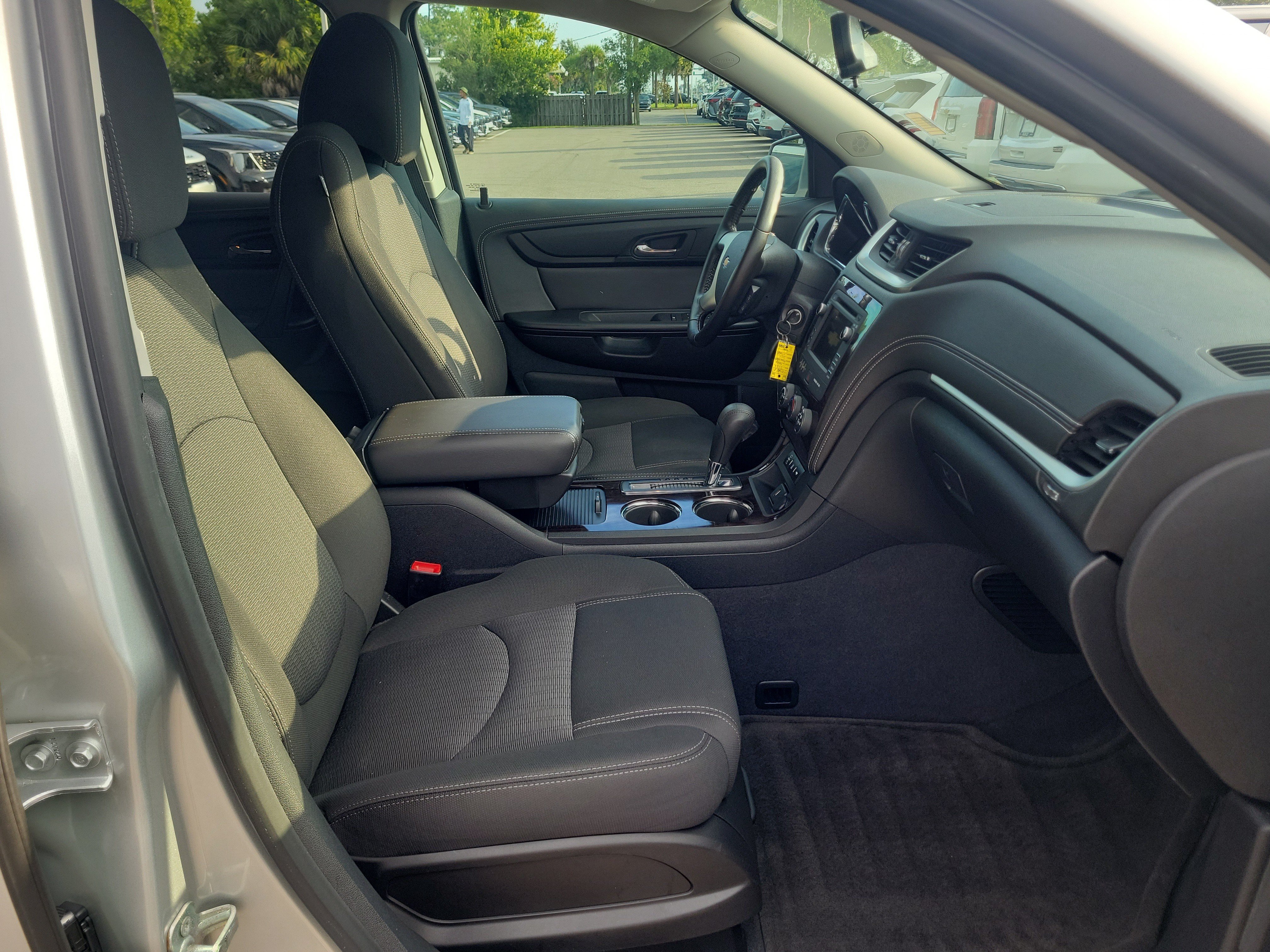 Used 2017 Chevrolet Traverse LT FWD image 7