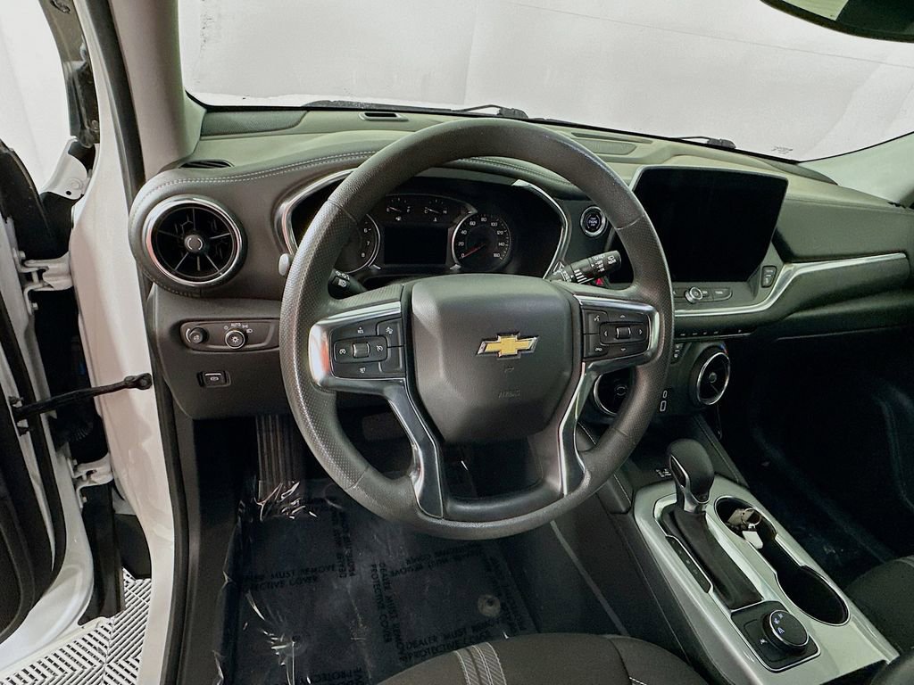 Used 2024 Chevrolet Blazer LT w/ Convenience Package FWD image 16