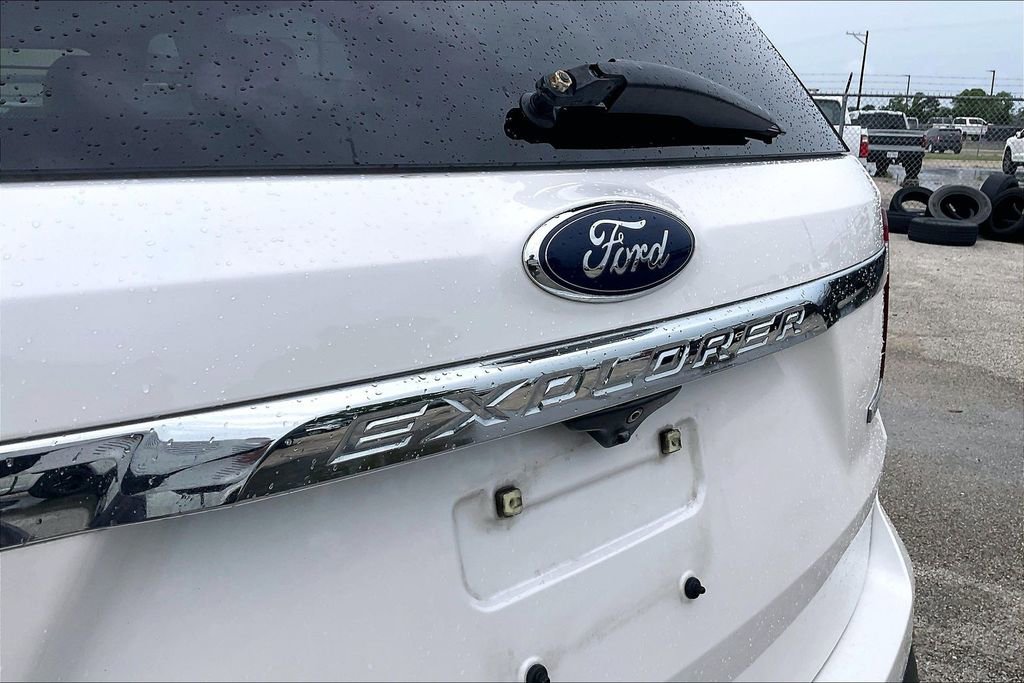 Used 2017 Ford Explorer Limited w/ Equipment Group 301A FWD image 27