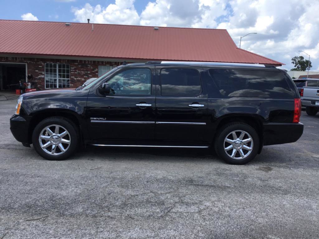 Used 2010 GMC Yukon XL Denali AWD/4WD image 3