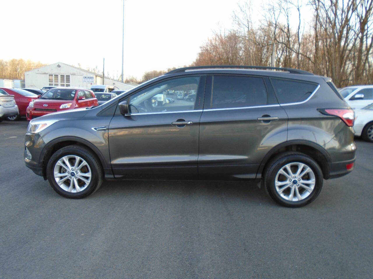 Used 2018 Ford Escape SE image 2
