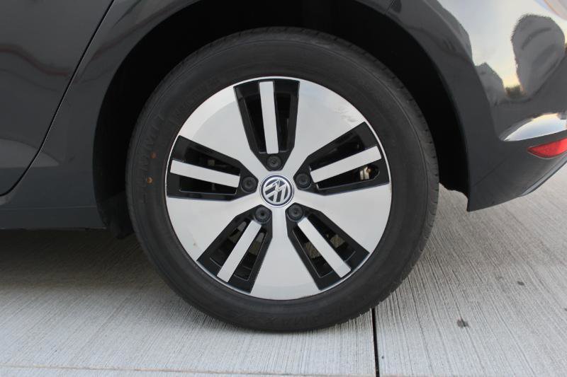 Used 2016 Volkswagen e-Golf SE FWD image 30